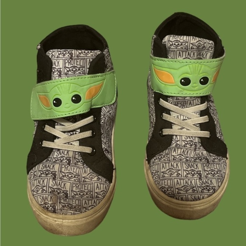 UNISEX The Mandalorian Baby Yoda Grogu High Tops Sneakers - Size 12